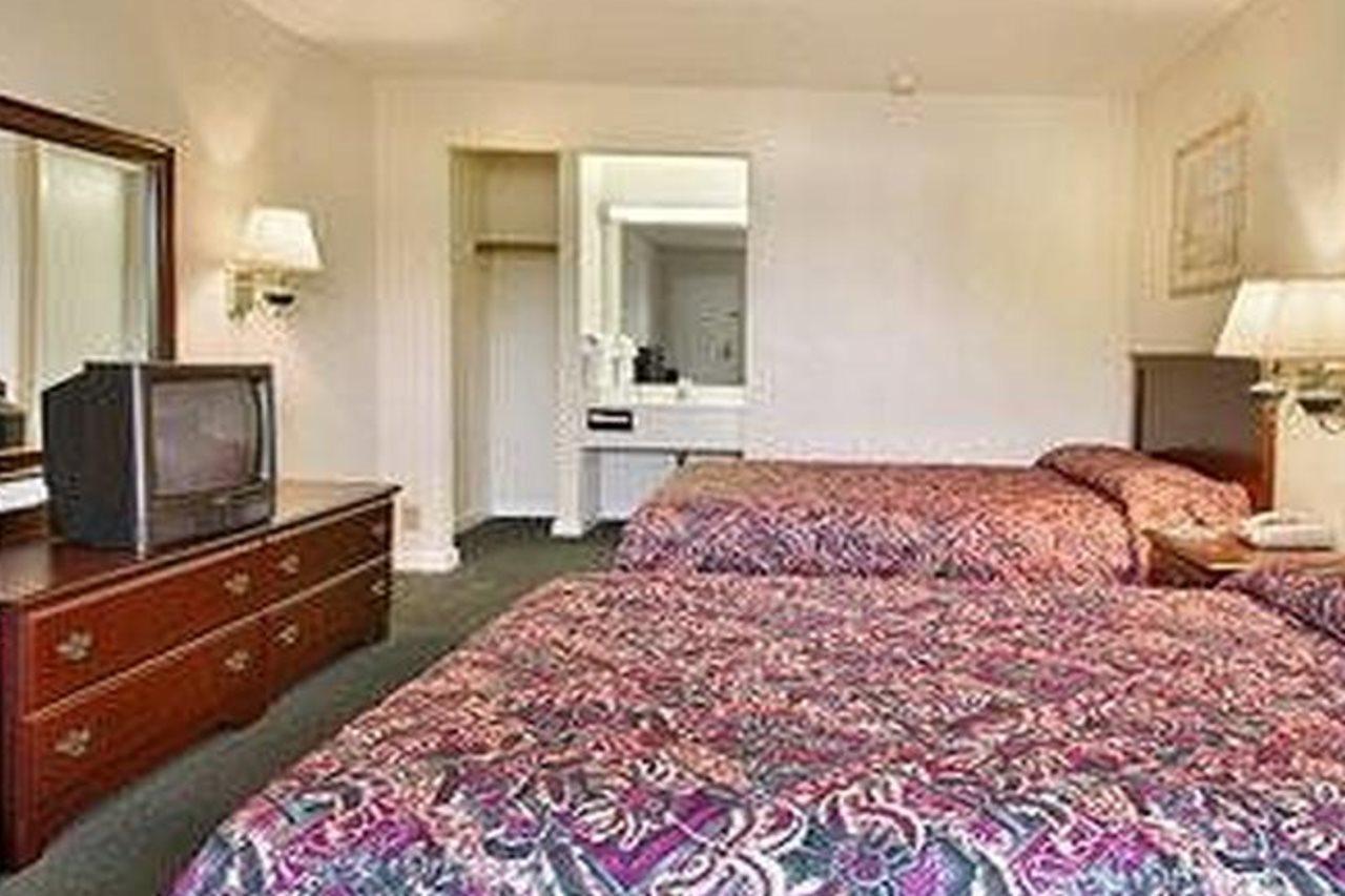 Rodeway Inn Lumberton Eksteriør billede